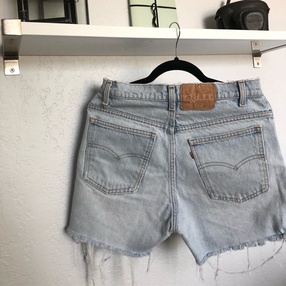 Urban outfitters Levi cut off’s orange tag. - Picture 2 of 5